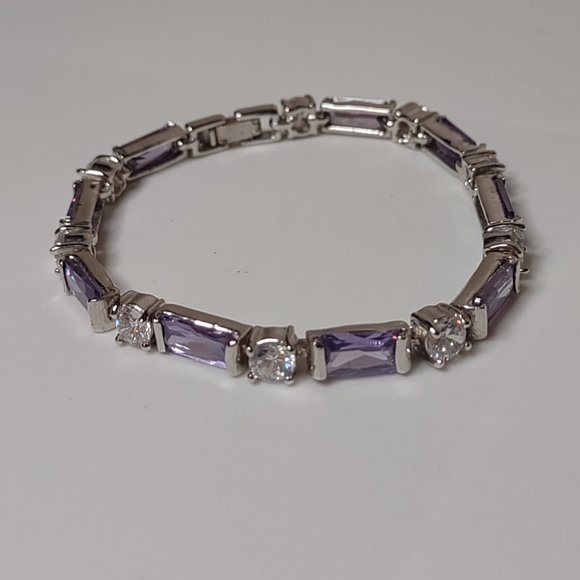 6.75 Inch Pretty Purple Bracelet - Picture 4 of 14